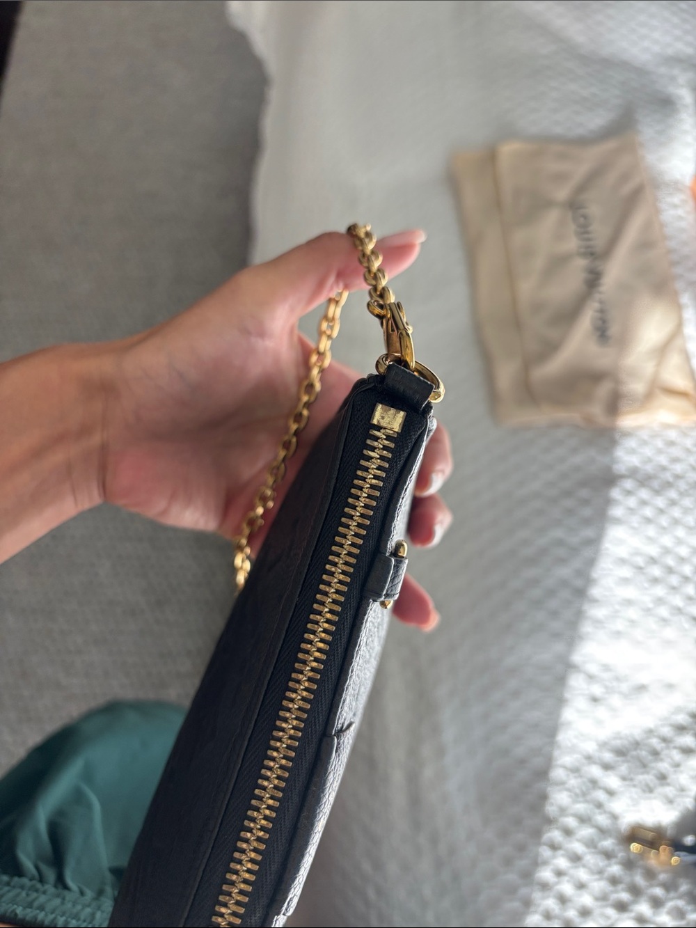 Louis Vuitton easy pouch on strap - Picture 12 of 16